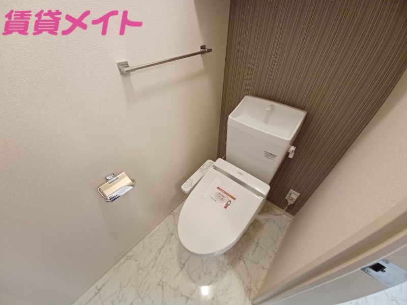 トイレ　反転タイプ写真