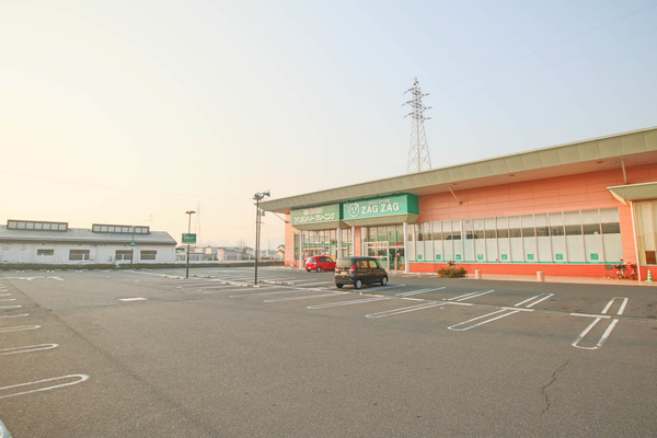 スーパー　ハローズ江崎店（スーパー）まで648m