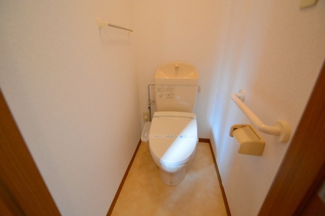 【安芸郡熊野町中溝のアパートのトイレ】