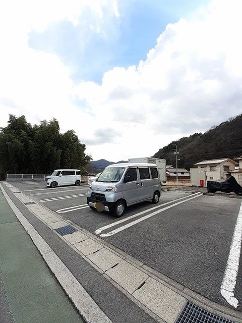 【リーパ・フルーミニスの駐車場】