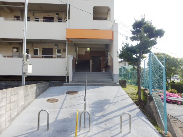 エントランス　駐車場