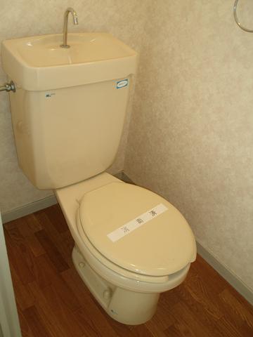 トイレ　同タイプ別部屋の写真となります。