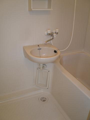 洗面設備　同タイプ別部屋の写真となります。