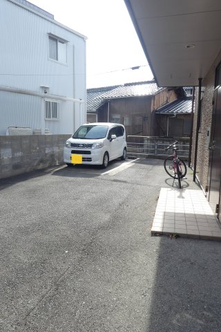 【メゾンオクノの駐車場】