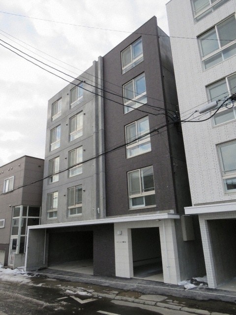 札幌市豊平区美園四条のマンションの建物外観