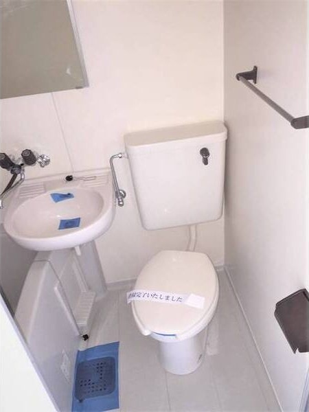 地下鉄鶴舞線 大須観音駅 徒歩6分 10階建 築36年のトイレ写真