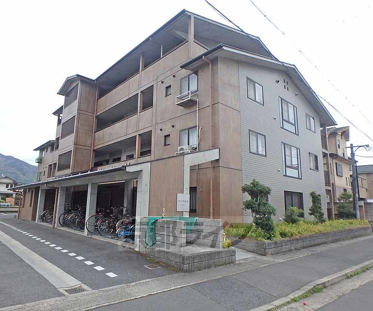 京都市左京区岩倉三笠町のマンションの建物外観