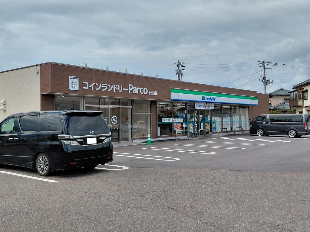 コンビニ　ファミリーマート新潟石山店（コンビニ）まで504m