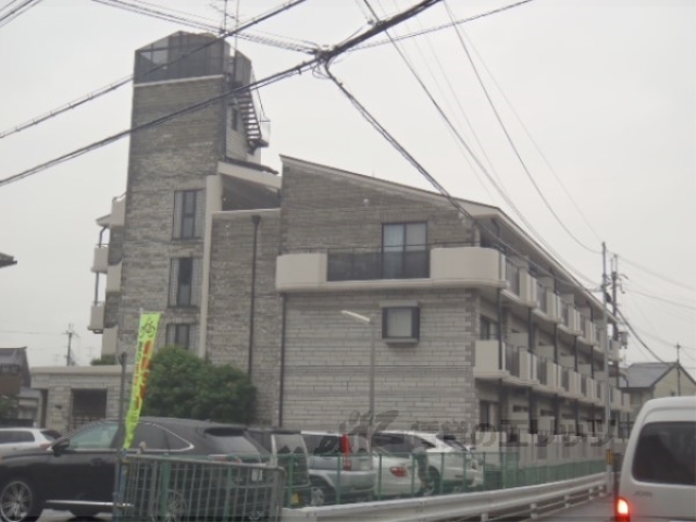 京都市西京区桂芝ノ下町のマンションの建物外観