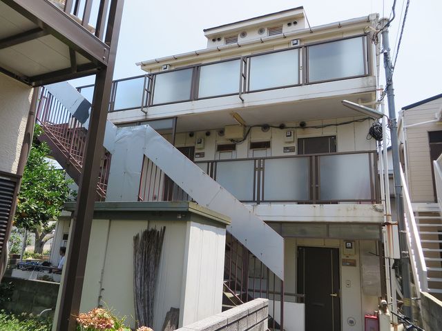 横浜市金沢区野島町のマンションの建物外観