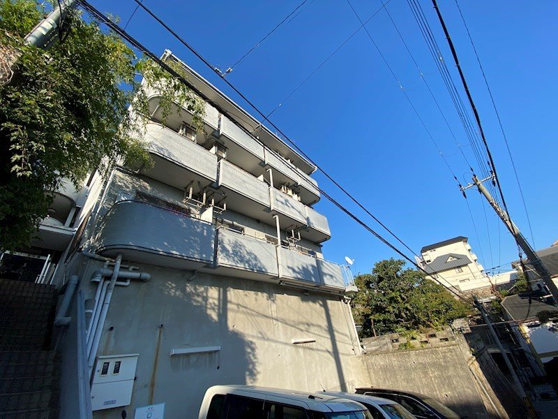 神戸市中央区中尾町のマンションの建物外観