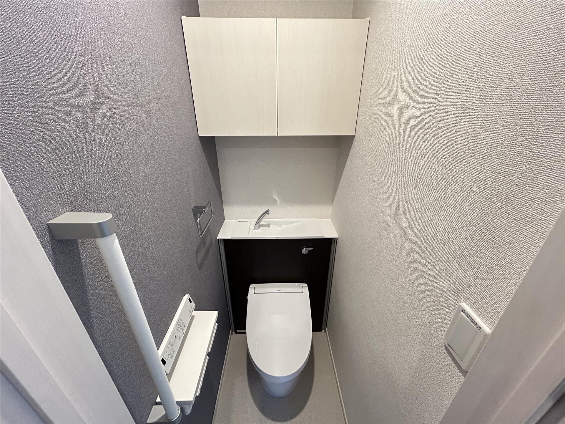 トイレ　温水洗浄暖房便座付トイレ