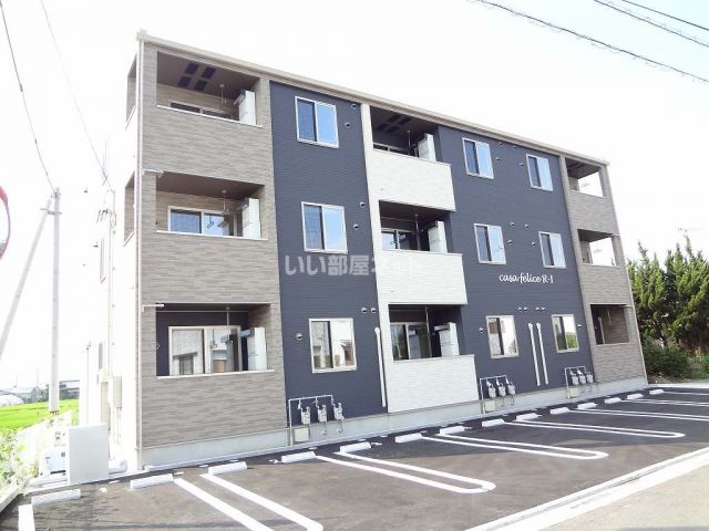 西条市周布のアパートの建物外観