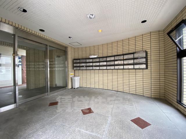 【京都市西京区山田久田町のマンションのロビー】