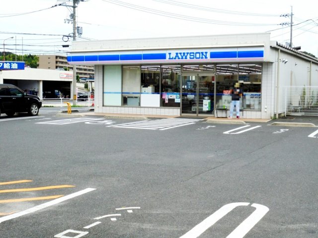 【松江市春日町のアパートのコンビニ】