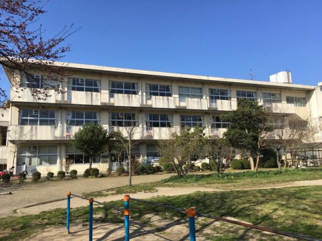 【松江市春日町のアパートの小学校】