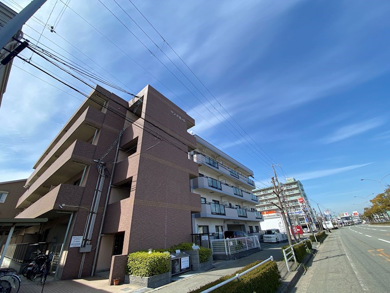 【姫路市飾磨区中野田のマンションの建物外観】