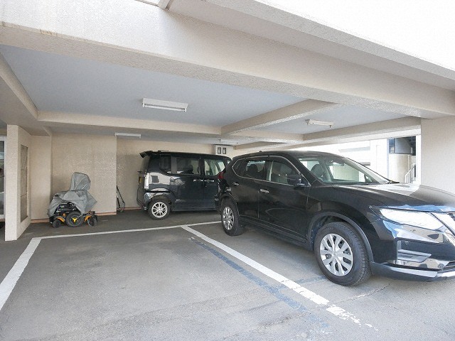 【札幌市西区山の手二条のマンションの駐車場】