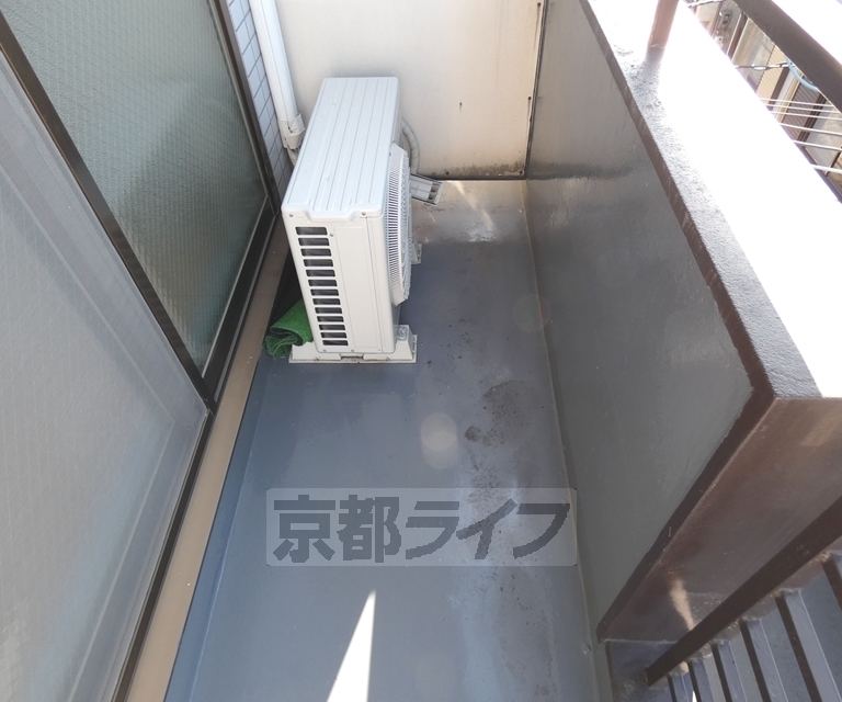 【京都市上京区西千本町のマンションのバルコニー】