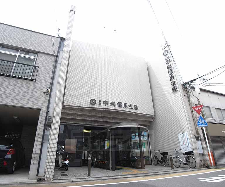 【京都市上京区西千本町のマンションの銀行】