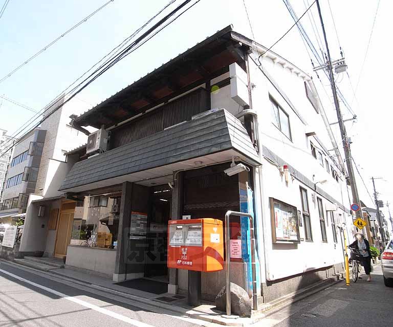 【京都市上京区西千本町のマンションの郵便局】