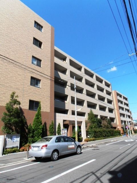 【横浜市鶴見区下野谷町のマンションの建物外観】