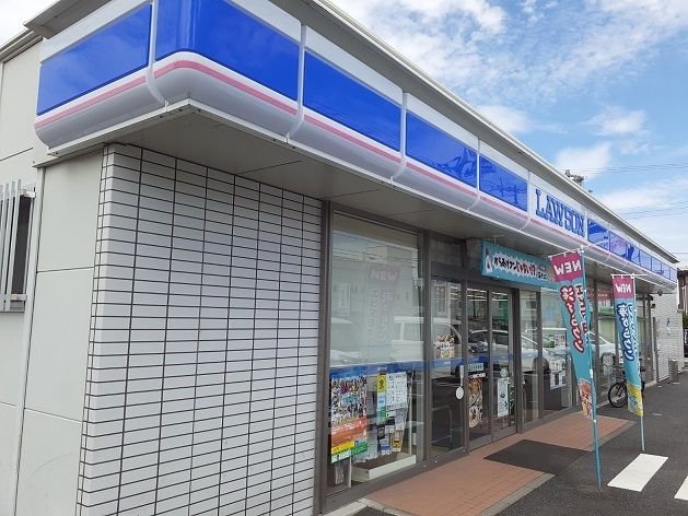 コンビニ　ローソン江木町東店（コンビニ）まで180m