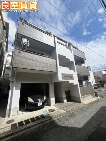 名古屋市中川区南八熊町のマンションの建物外観