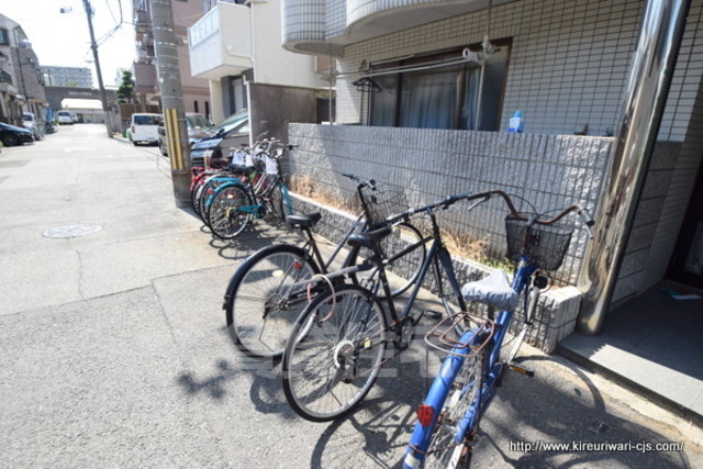 【大阪市平野区加美鞍作のマンションの駐車場】