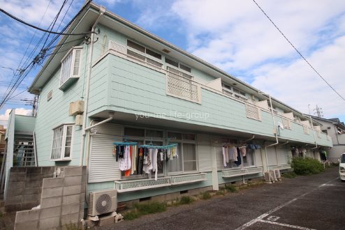 秦野市沼代新町のアパートの建物外観