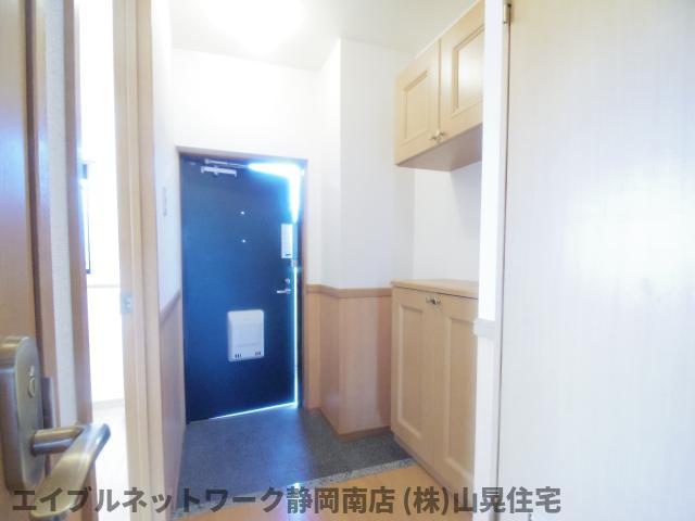 玄関　収納もある玄関です