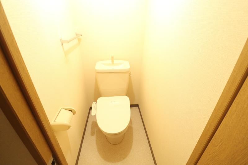 トイレ　温水洗浄便座付き