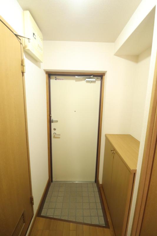 玄関　玄関　シューズボックス付き