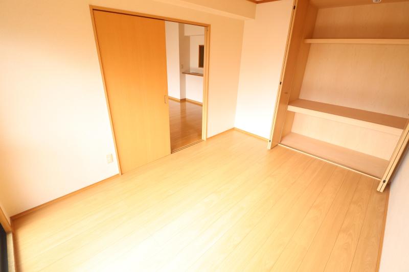 その他部屋・スペース　南側洋室6帖　収納有