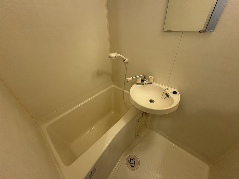 バス・シャワールーム　清潔感のあるお風呂で一日の疲れを癒しましょう。