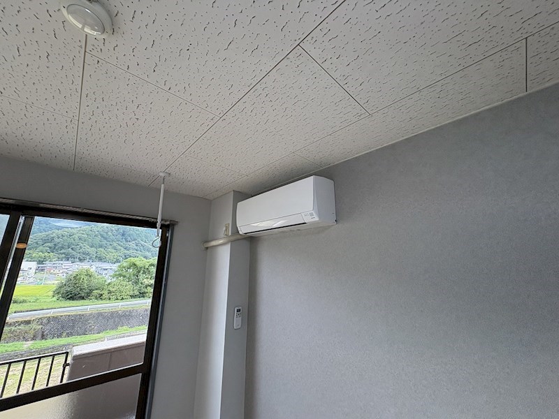 その他設備　エアコン付きの室内で日々の生活も快適に。