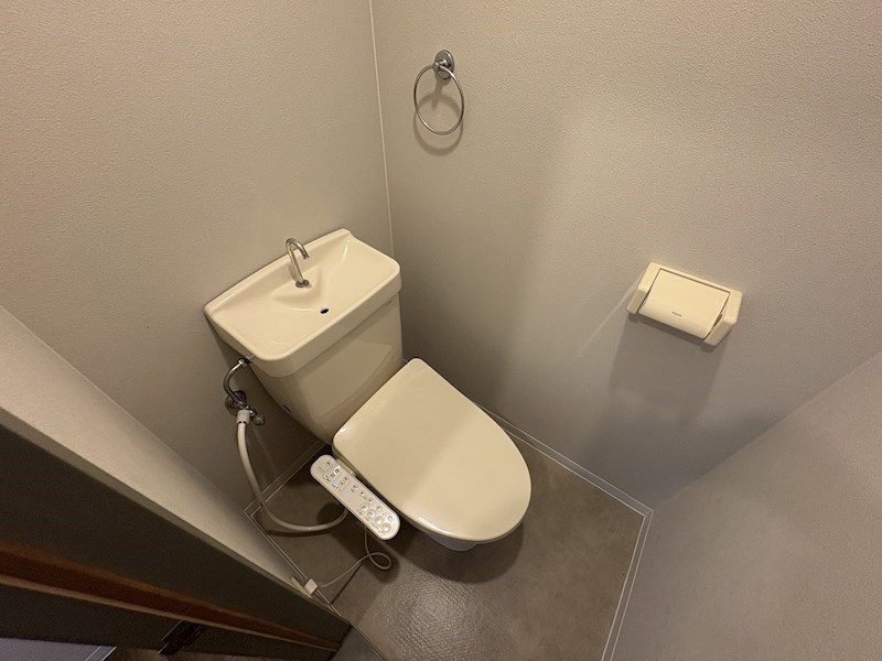 トイレ　温水洗浄便座も付いて清潔なトイレ