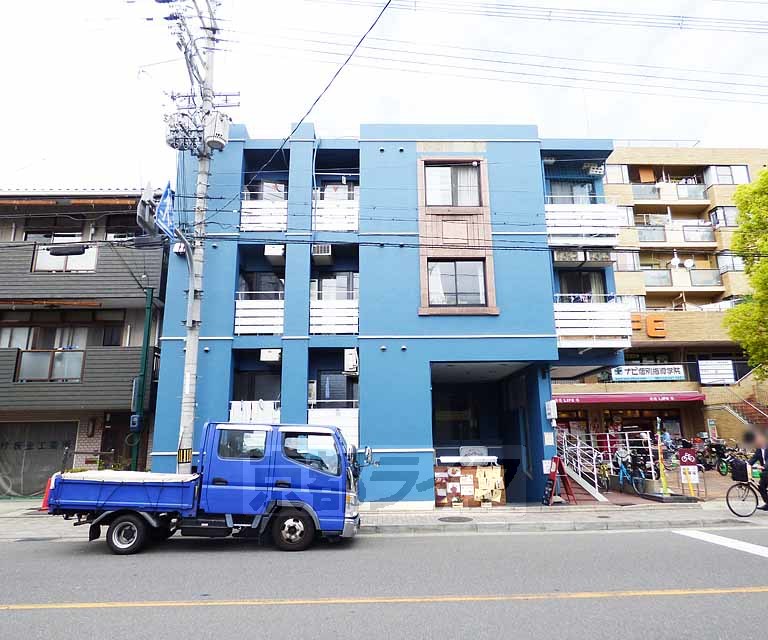 京都市上京区新白水丸町のマンションの建物外観