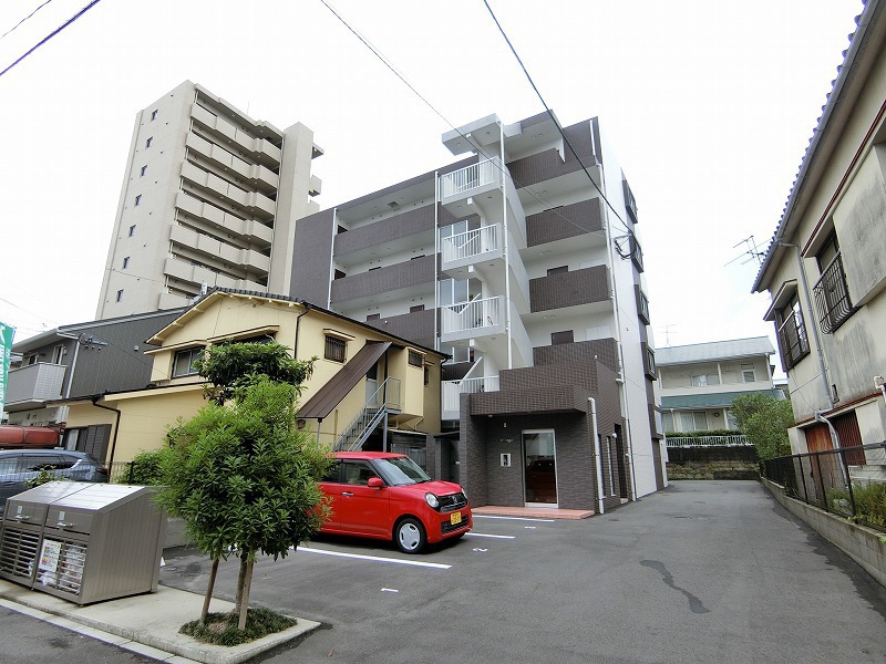 【鹿児島市鴨池のマンションの建物外観】