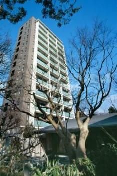 【世田谷区用賀のマンションの建物外観】