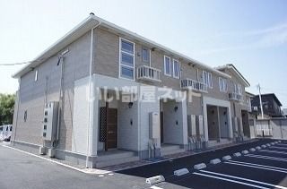 福島市鎌田のアパートの建物外観