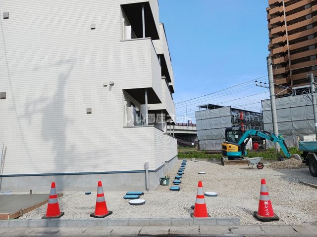 【エニーレ?砂駅東IIの駐車場】