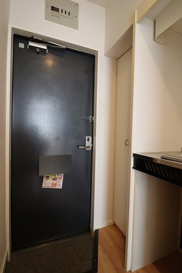 玄関　※別号室の写真です。