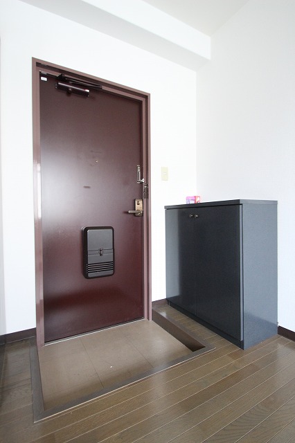 玄関　同物件別号室の写真です。