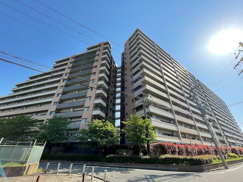 ローレルスクエア枚方フォレストゲートの建物外観