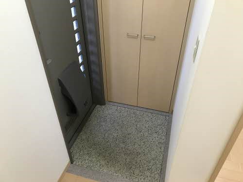 玄関　玄関に大型のシューズボックスがあります。