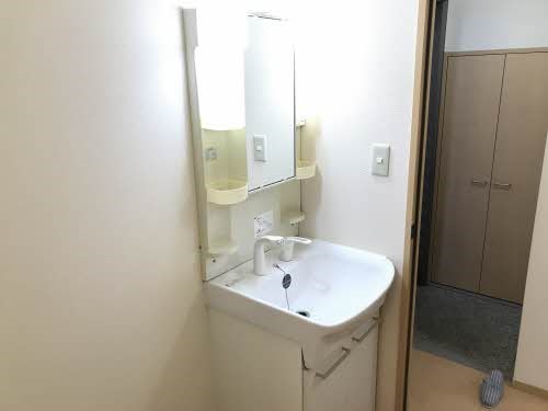 洗面設備　女性に嬉しい脱衣所あります。