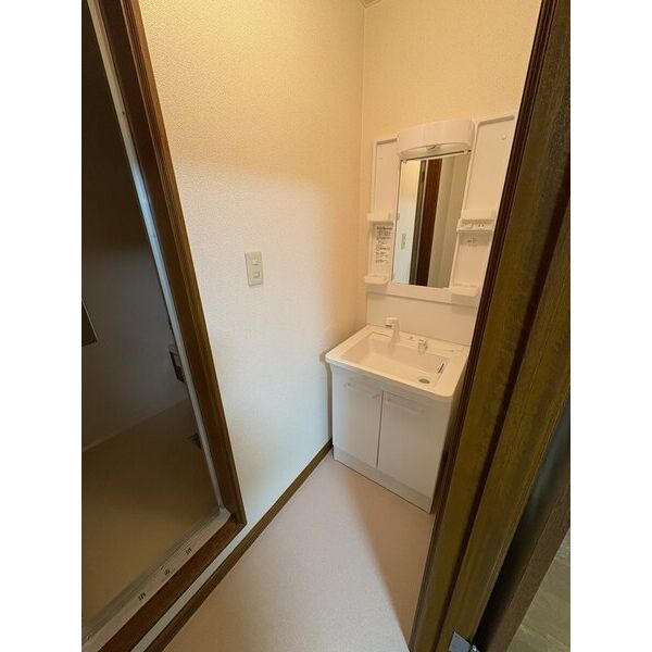 洗面設備　コンパクトで使いやすい洗面所