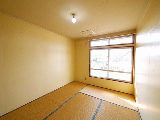 その他部屋・スペース　開放的な寝室です