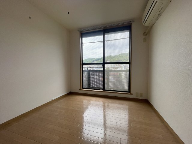 その他部屋・スペース　広くて明るい寝室